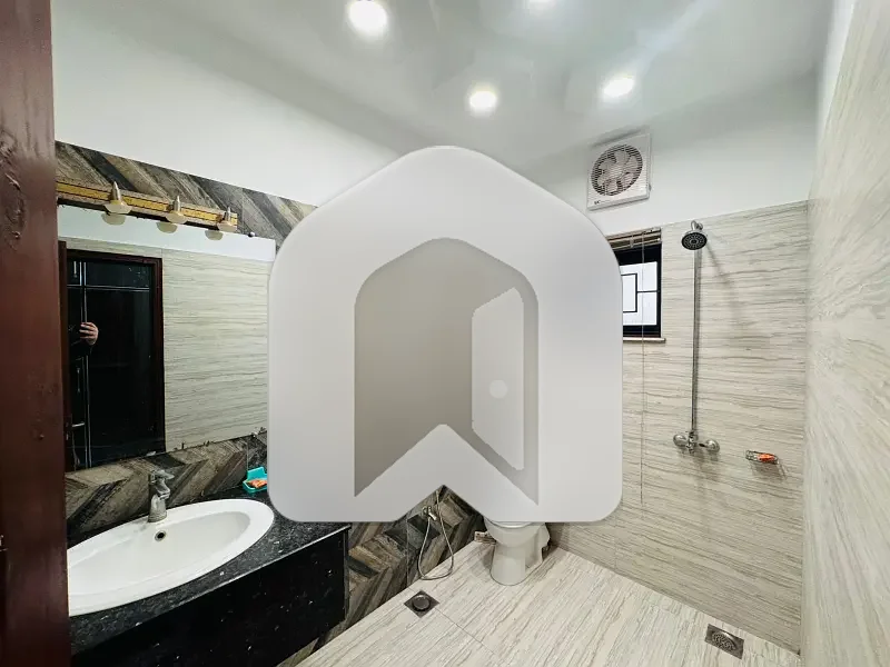 E-11 ISLAMABAD 1kanal Triple Storey Fully Furnished House For Rent 9bed With Washroom Drawing Dining Tvl Kichen Servant Room Parking Gas Electric, photo 15