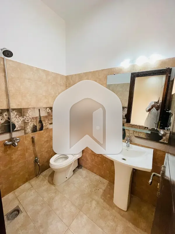 D-12 Islamabad 1 Kanal House For Rent 5 Bed With Washroom Drawing Room Dining Tv Lounge 2 Kitchen Servant Room Parking Gas Electric, photo 28