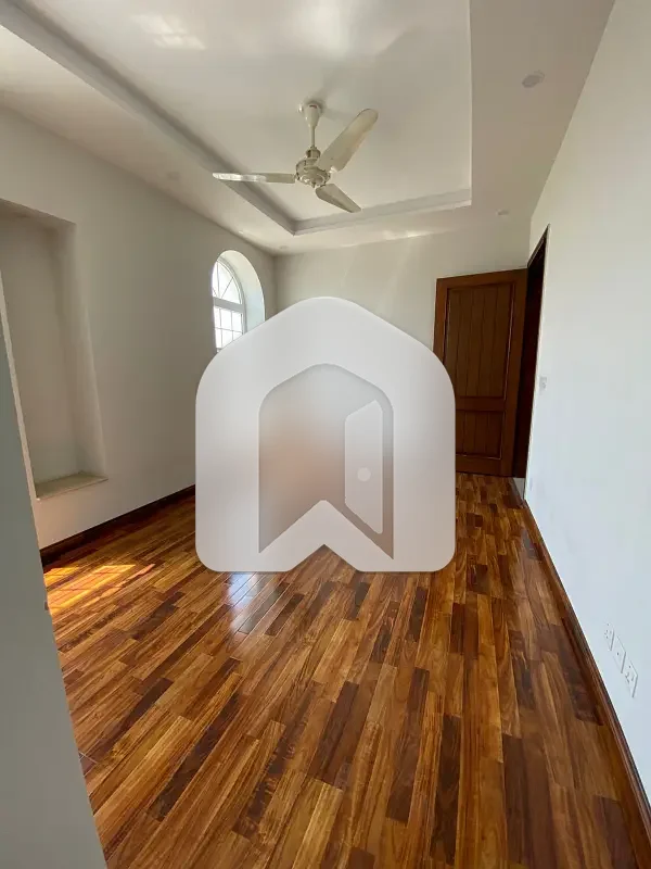 D-12 Islamabad 1 Kanal House For Rent 5 Bed With Washroom Drawing Room Dining Tv Lounge 2 Kitchen Servant Room Parking Gas Electric, photo 25