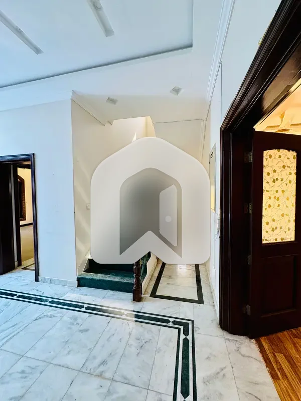 D-12 Islamabad 1 Kanal House For Rent 5 Bed With Washroom Drawing Room Dining Tv Lounge 2 Kitchen Servant Room Parking Gas Electric, photo 20