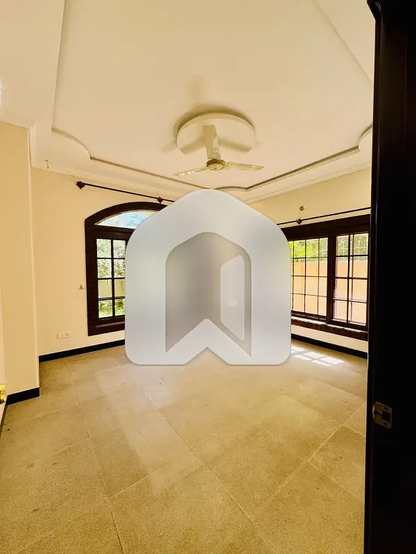 D-12 Islamabad 1 Kanal House For Rent 5 Bed With Washroom Drawing Room Dining Tv Lounge 2 Kitchen Servant Room Parking Gas Electric, photo 10