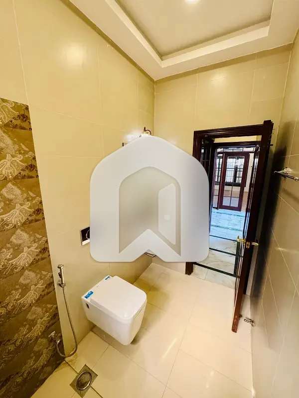 D-12 Islamabad 1 Kanal House For Rent 5 Bed With Washroom Drawing Room Dining Tv Lounge 2 Kitchen Servant Room Parking Gas Electric, photo 8