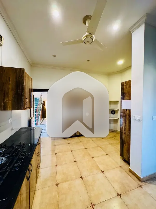 D-12 Islamabad 1 Kanal House For Rent 5 Bed With Washroom Drawing Room Dining Tv Lounge 2 Kitchen Servant Room Parking Gas Electric, photo 15