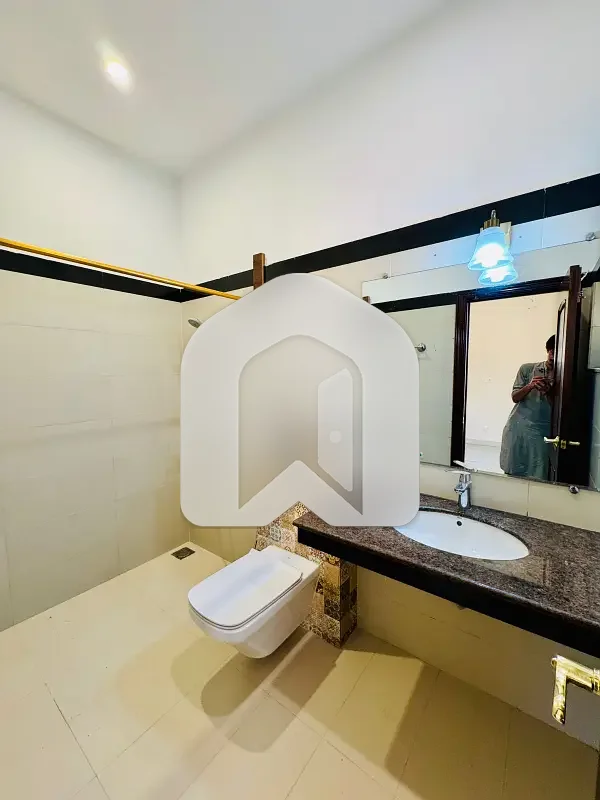 D-12 Islamabad 1 Kanal House For Rent 5 Bed With Washroom Drawing Room Dining Tv Lounge 2 Kitchen Servant Room Parking Gas Electric, photo 13