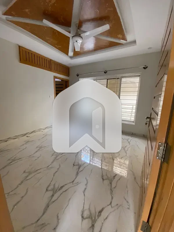 4 Marla House For Rent 3bed With Washroom Drawing Dining Tvl 2 Kichen Store Servant Room Parking Gas Electric