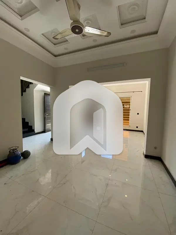 D-12 4Marla House For Rent 3bed With Washroom Drawing Dining Lounge Kichen Servant Room Parking No Gas Installed