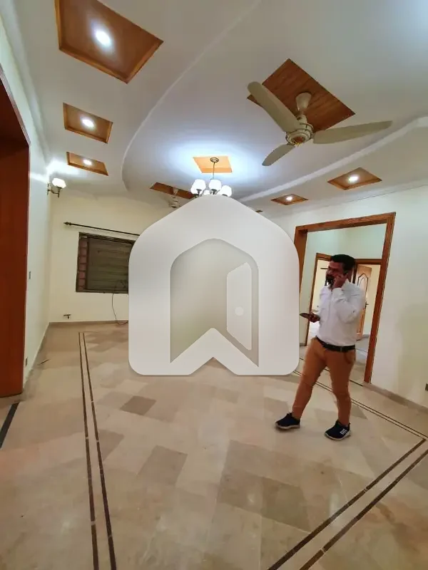 14 Marla Beautiful Upper Portion For Rent In G-13/1 Matro Station, photo 10