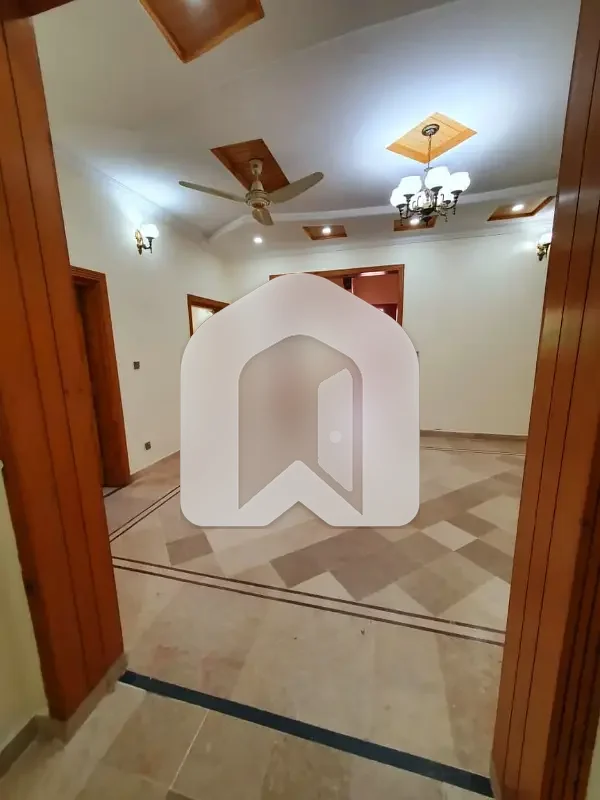 14 Marla Beautiful Upper Portion For Rent In G-13/1 Matro Station, photo 7