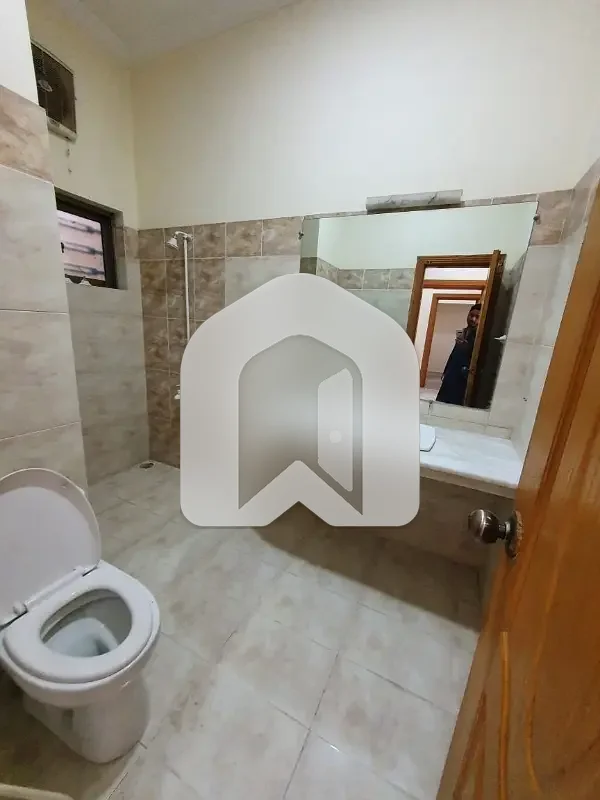 14 Marla Beautiful Upper Portion For Rent In G-13/1 Matro Station, photo 11