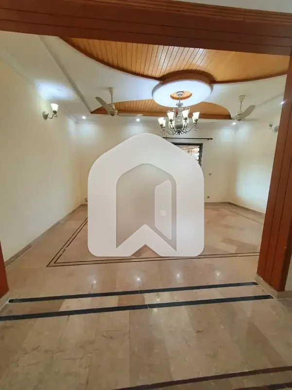 14 Marla Beautiful Upper Portion For Rent In G-13/1 Matro Station, photo 3