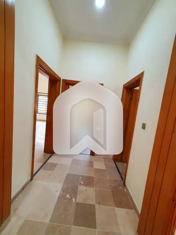 14 Marla Beautiful Upper Portion For Rent In G-13/1 Matro Station, photo 12
