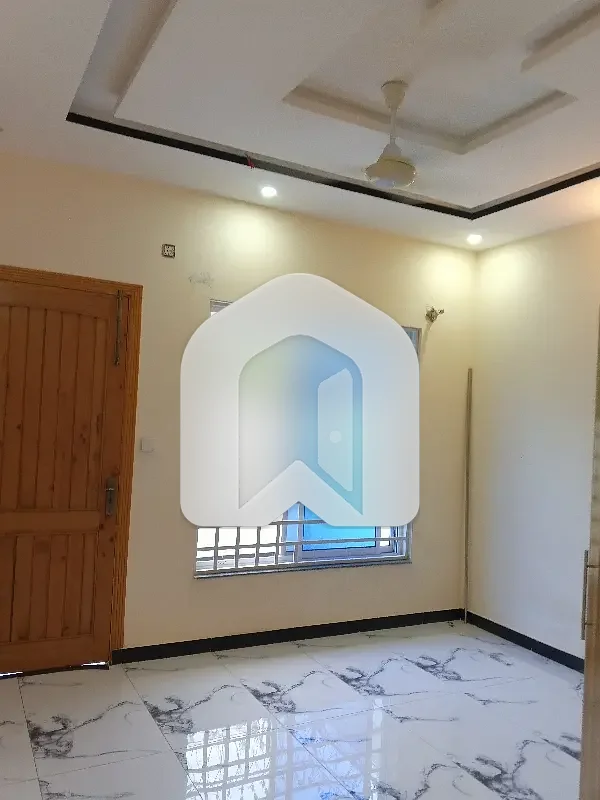 BEAUTIFUL NEW GROUND PORTION AVAILABLE FOR RENT, photo 6