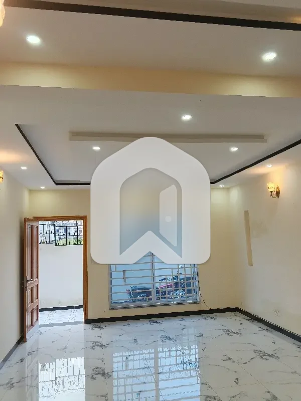 BEAUTIFUL NEW GROUND PORTION AVAILABLE FOR RENT, photo 3