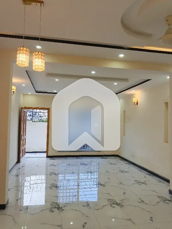 BEAUTIFUL NEW GROUND PORTION AVAILABLE FOR RENT, photo 2