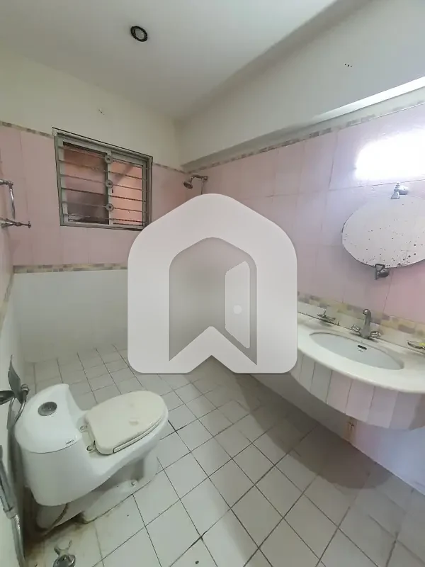 1 Kanal Ground Portion Available For Rent In E-11/4 Islamabad., photo 3