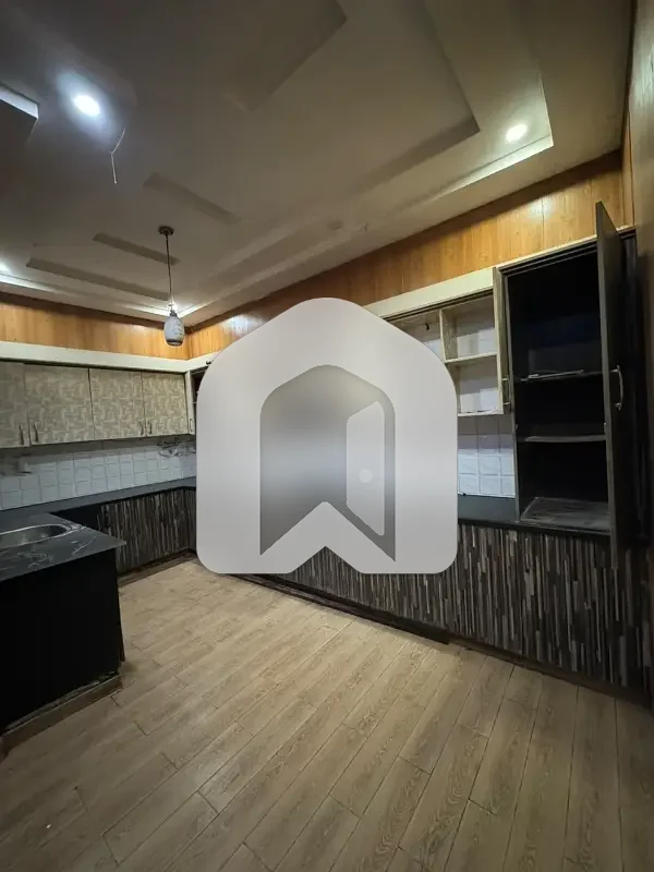 12 Marla (40*80) Ground Portion Rent G15, photo 7