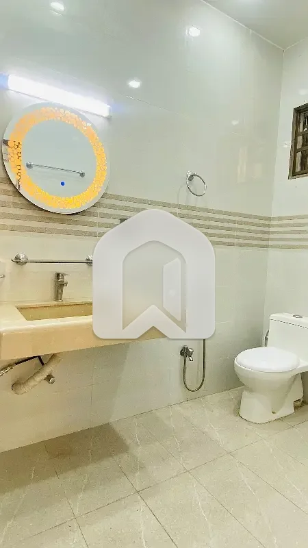 6 Marla Corner House Available For Rent, photo 10