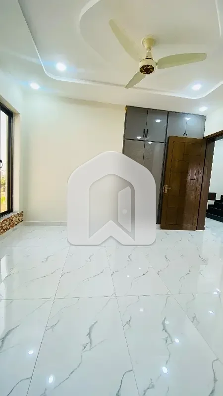 6 Marla Corner House Available For Rent, photo 5