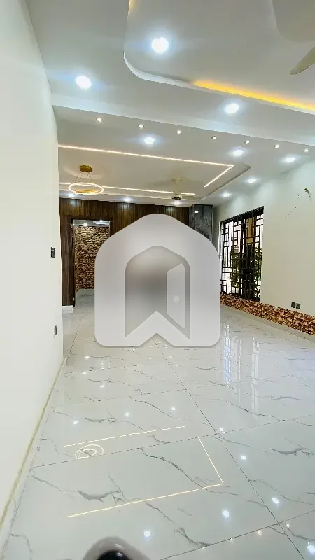 6 Marla Corner House Available For Rent, photo 12