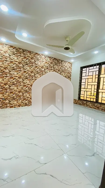 6 Marla Corner House Available For Rent, photo 11