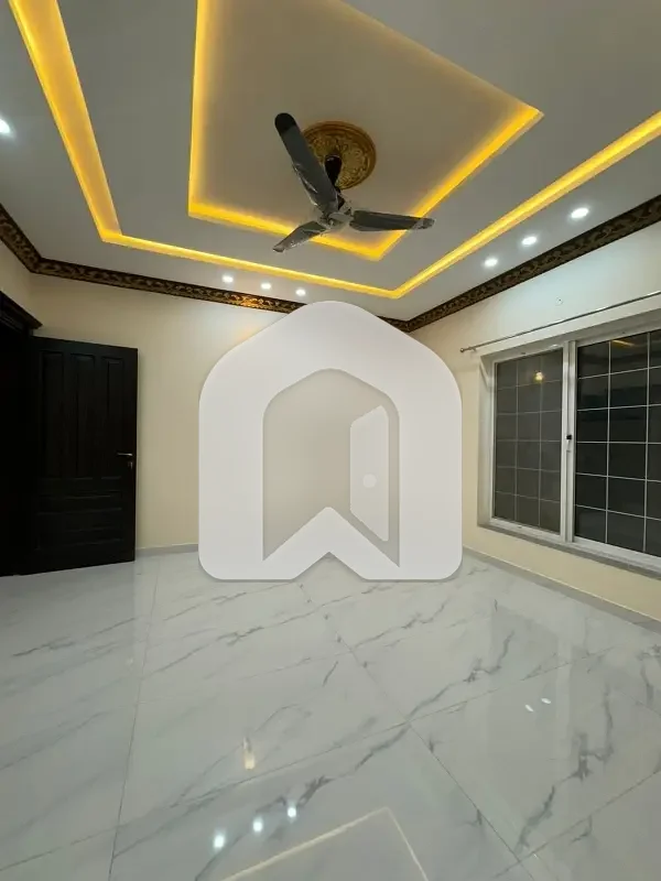 Centrally Located Upper Portion For Rent In I-8 Available, photo 3