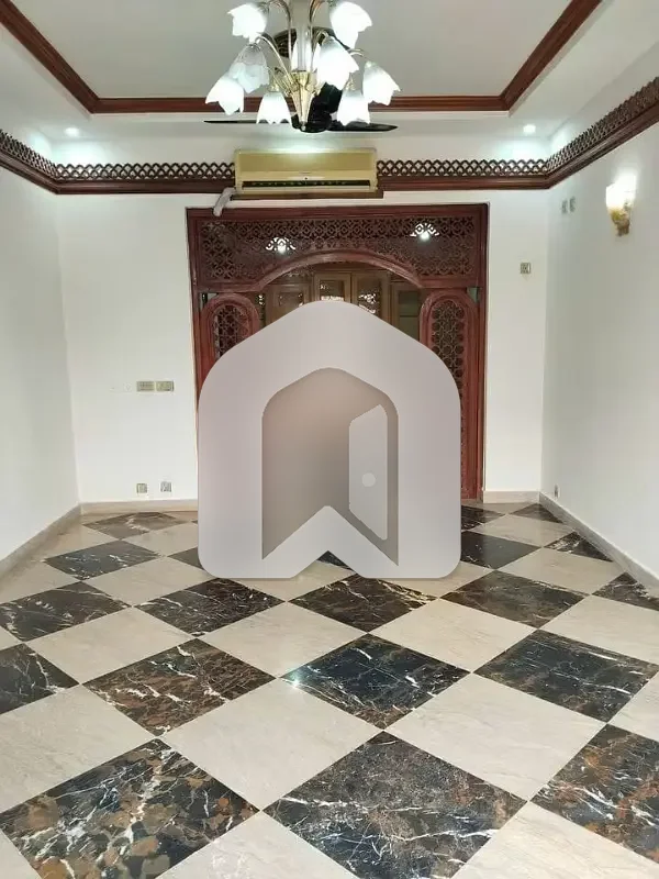 Upper Portion Available For Rent In I-8 With 3 Bed & Servant Room, photo 2