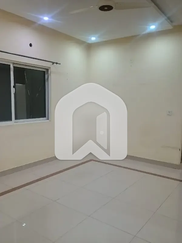 600 Yards Lower Portion For rent Available In I-8, photo 6