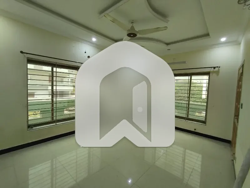 10 Marla Ground portion Tile Flooring Prime Location for rent in G-13, photo 2