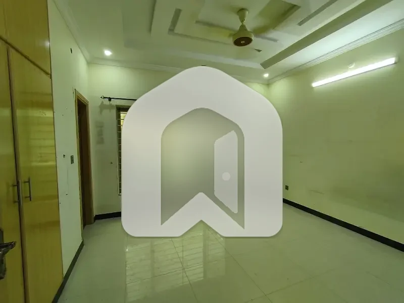 10 Marla Ground portion Tile Flooring Prime Location for rent in G-13, photo 4