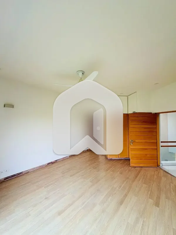 10 Marla's Beautifull House avAilabile For Rent, photo 17