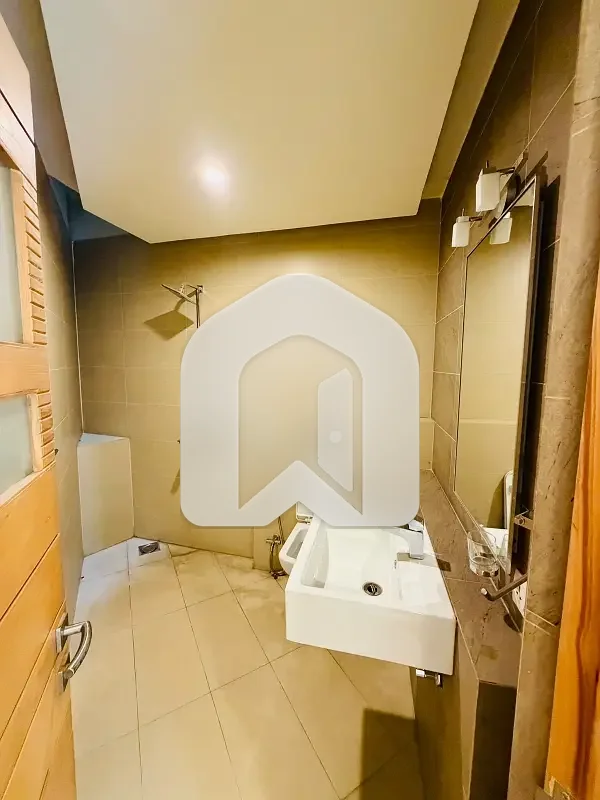 10 Marla's Beautifull House avAilabile For Rent, photo 27