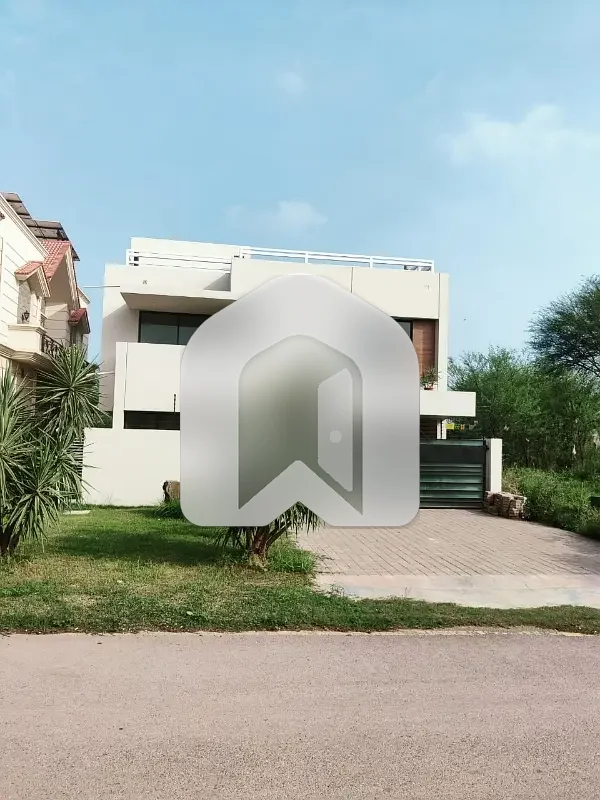 10 Marla's Beautifull House avAilabile For Rent