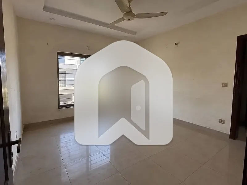 E-11-3 MPCHS Out Class Location New Upper Portion For Rent, photo 5