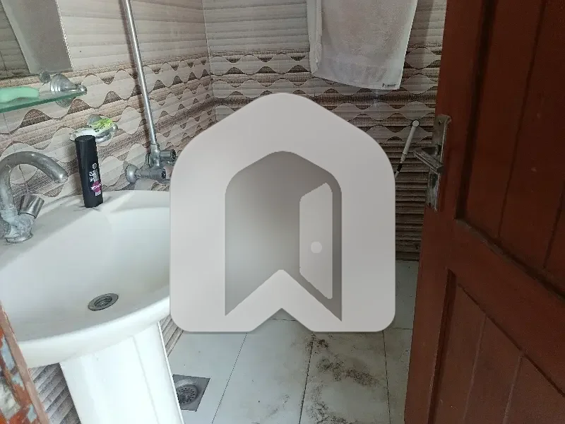 5 Marla'S Used Upper Portion For Rent, photo 10