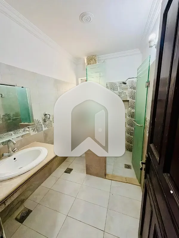 Beautifull 1 Kanal Basement For Rent, photo 4