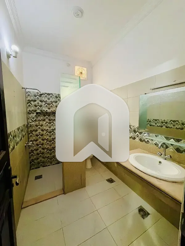 Beautifull 1 Kanal Basement For Rent, photo 15