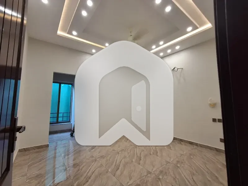 10 Marla brand new house with solar  available for rent, photo 4