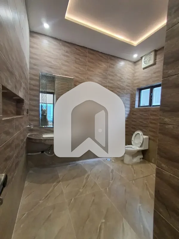 10 Marla brand new house with solar  available for rent, photo 2