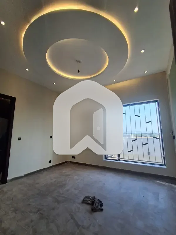 10 Marla brand new house with solar  available for rent, photo 7