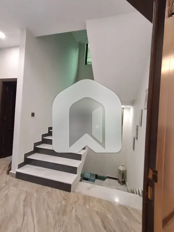 10 Marla brand new house with solar  available for rent, photo 5