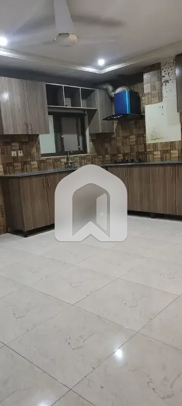 3 Bedrooms Unfurnished Apartment Available For Rent In E11 4, photo 8