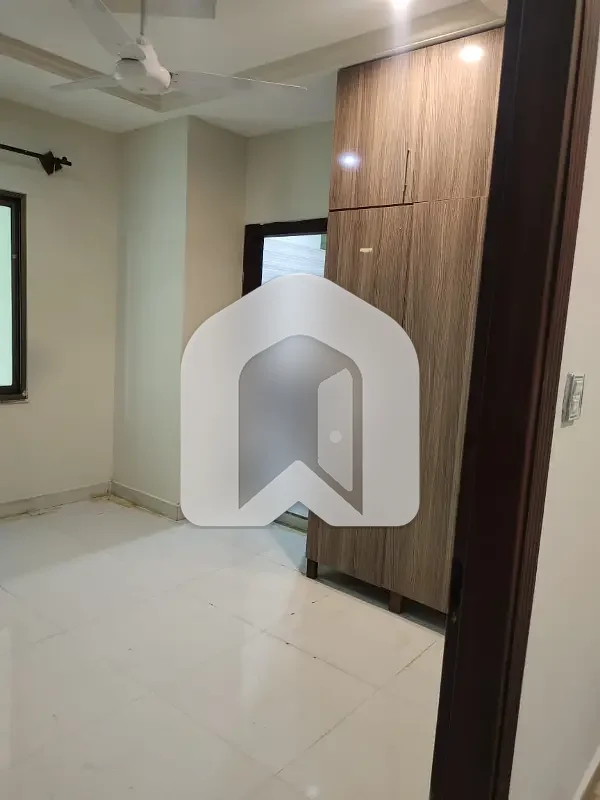 3 Bedrooms Unfurnished Apartment Available For Rent In E11 4, photo 7