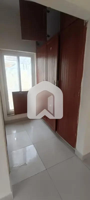 10 Marla Upper Portion Available For Rent And Beautiful Location, photo 8