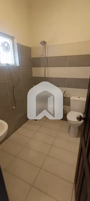 10 Marla Upper Portion Available For Rent And Beautiful Location, photo 11