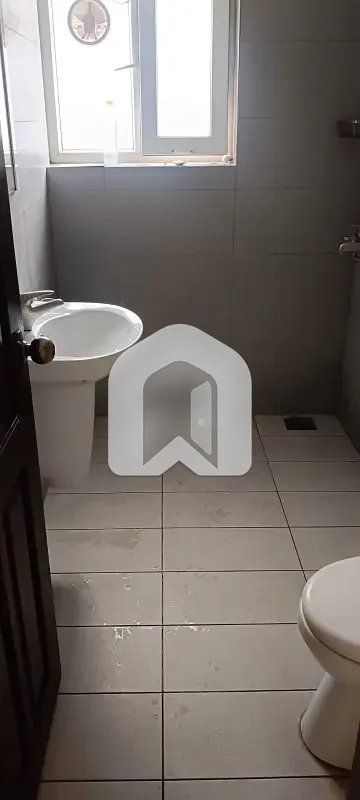 10 Marla Upper Portion Available For Rent And Beautiful Location, photo 9