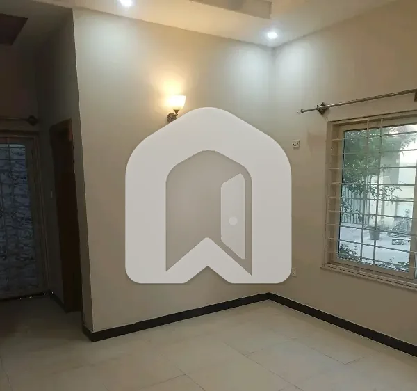 7 Marla Lower Portion For Rent In The Perfect Location Of E-11/4, photo 3