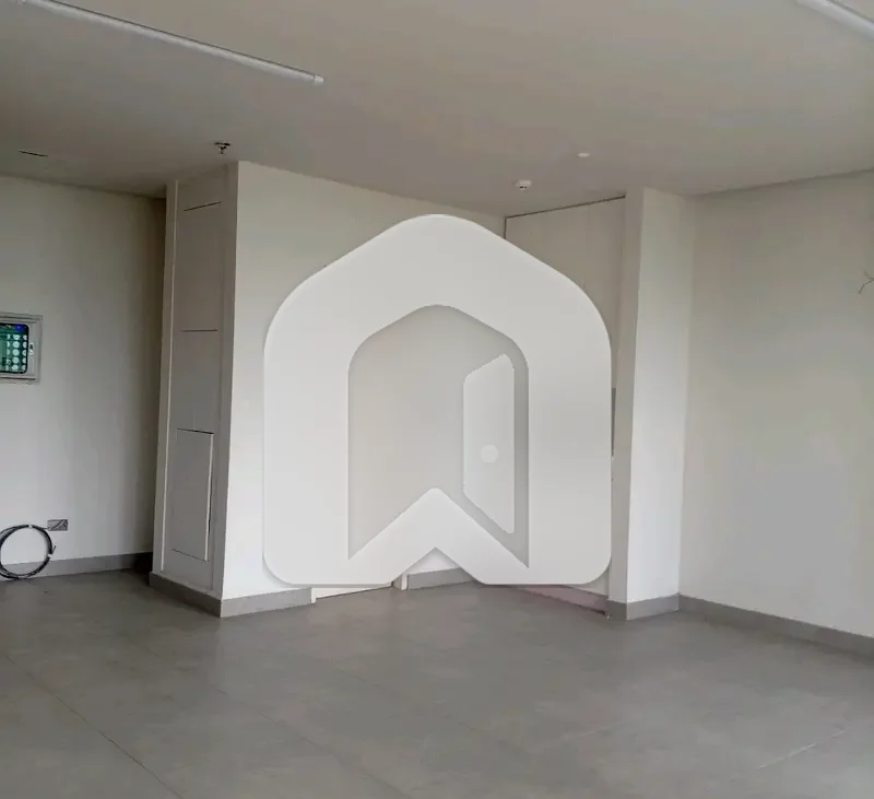 New Blue Area Office Sized 900 Square Feet Is Available, photo 2