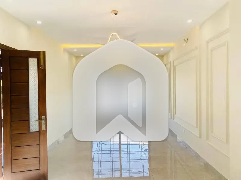 10 Marla Brand New Modern House For Rent, photo 8