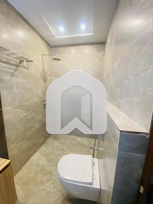 10 Marla Brand New Modern House For Rent, photo 7