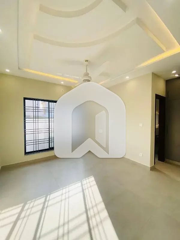 10 Marla Brand New Modern House For Rent, photo 6